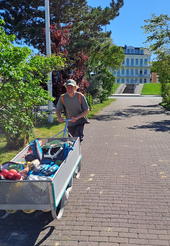 Bunkern wie für eine😜 ⛵RONDÉE ATLANTIQUE😉 Mit dem vollbepackten Handwagen über den Deich,😅 als segelten wir demnächst über den Atlantik...