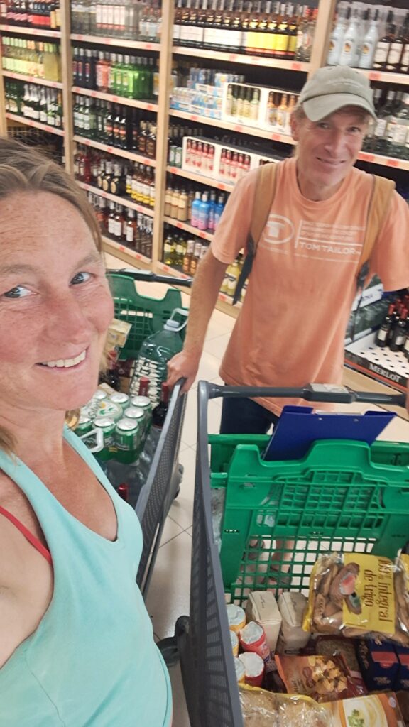 039_Bunkern-für-die-Atlantiküberquerung_Küstenweg-Einkaufswagen Bunkern auf der ⛵RONDÉE ATLANTIQUE😉