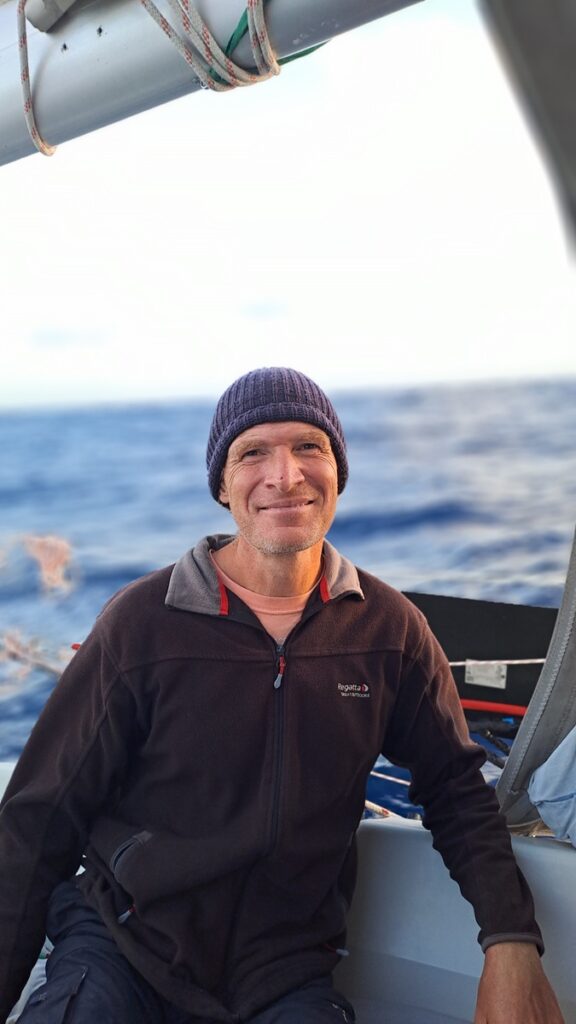 044 Halb Drei Viertel Ost - West liebender Blick