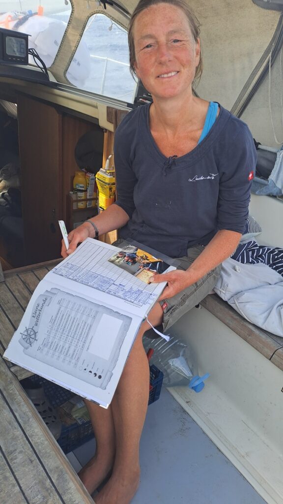 044 Halb Drei Viertel Ost - West Logbuch Lesezeichen