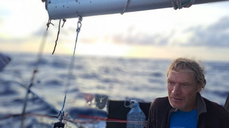 Read more about the article #044 Halb Drei Viertel Ost – West auf der ⛵RONDÉE ATLANTIQUE😉