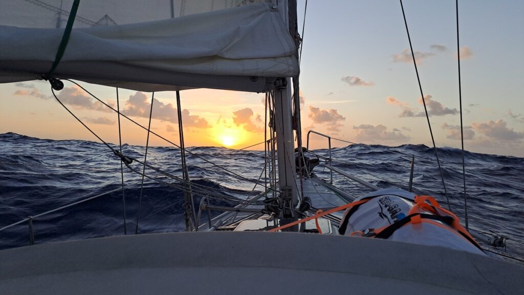 045_Atlantik-Ost-West_Wellen-Sonnenuntergang Atlantik Ost-West