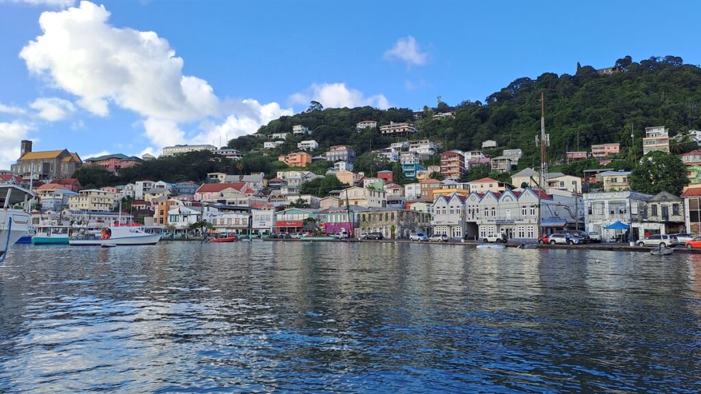 047_bunte-Karibik-hautnah_St-Georges-bunte-Häuser