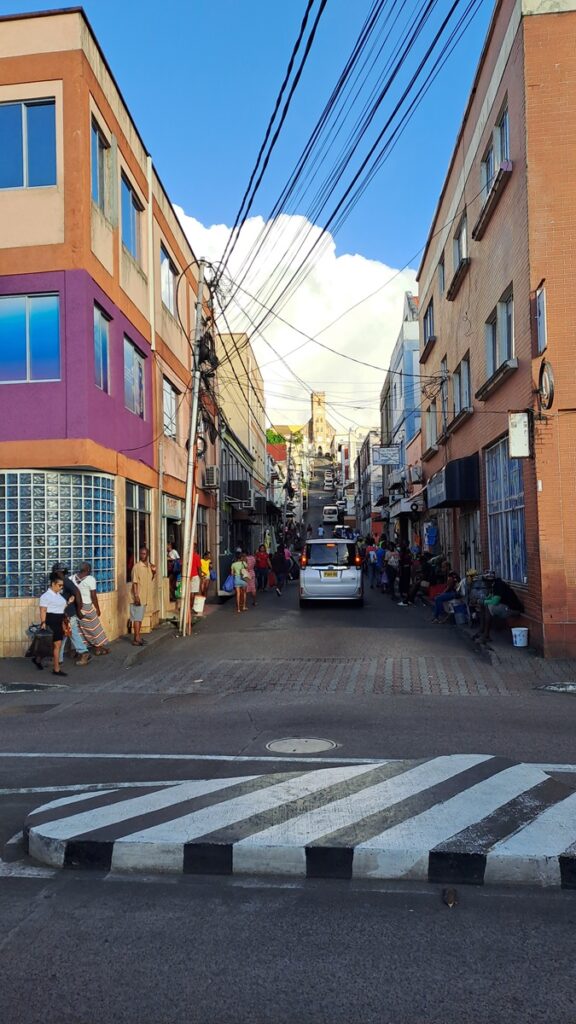 049_Fluch-ten-der-Karibik_Straßen-Flucht-Kirche Fluch ten der Karibik