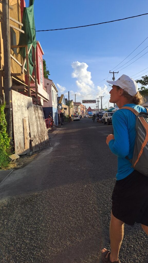 049_Fluch-ten-der-Karibik_Straßen-Flucht-Schild Fluch ten der Karibik