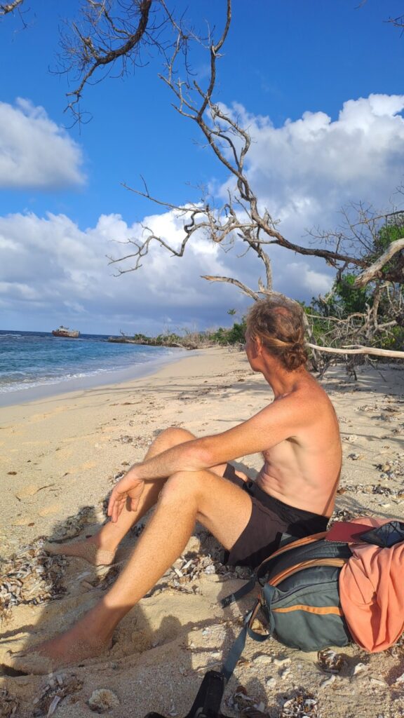 #053_Sparrow-Bay-Bogles_Lonely-Beach_Hendrik