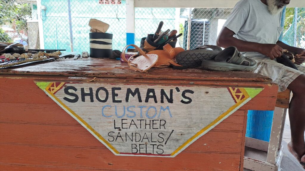 #059_Arbeit-Reparaturen_Shoeman-Werkstatt Arbeit und Reparaturen