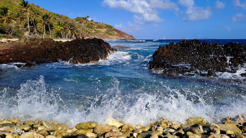 #060_Drei-einsame-Inseln_RONDÉE-ATLANTIQUE Drei einsame Inseln Petite Nevis Pool (Mittel)